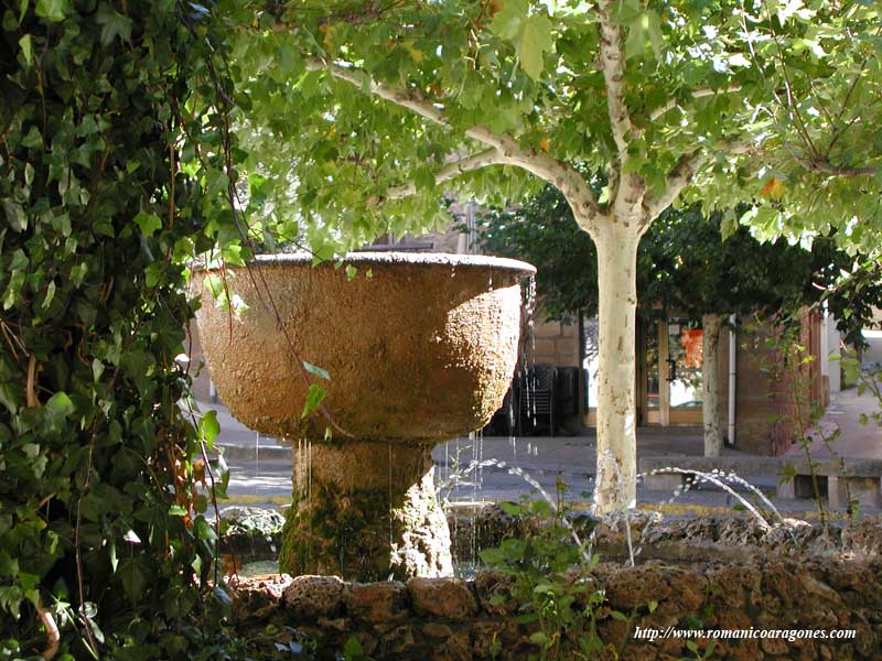 LOARRE PUEBLO: PLAZA MAYOR